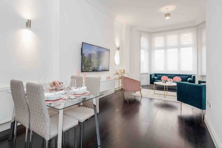 Harrods luxury 2 Bed 2Bath AirCon gallery image 4