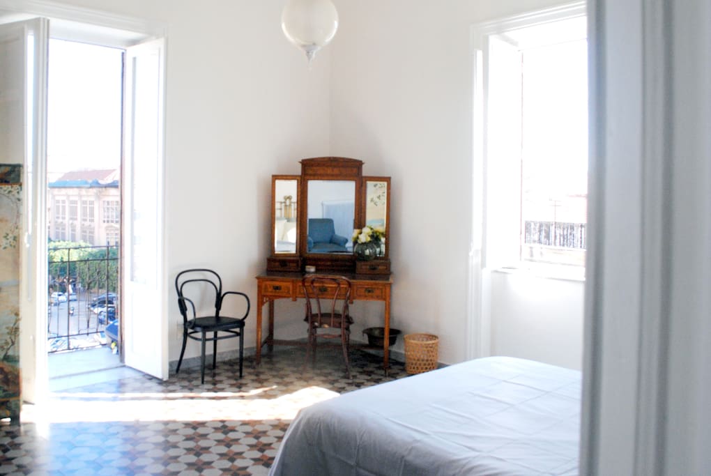 Very large and bright double room with window and a balcony - it faces the back of Teatro Massimo