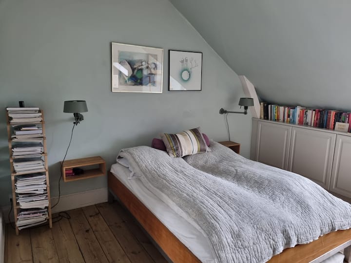 二楼：
主卧床140厘米。 