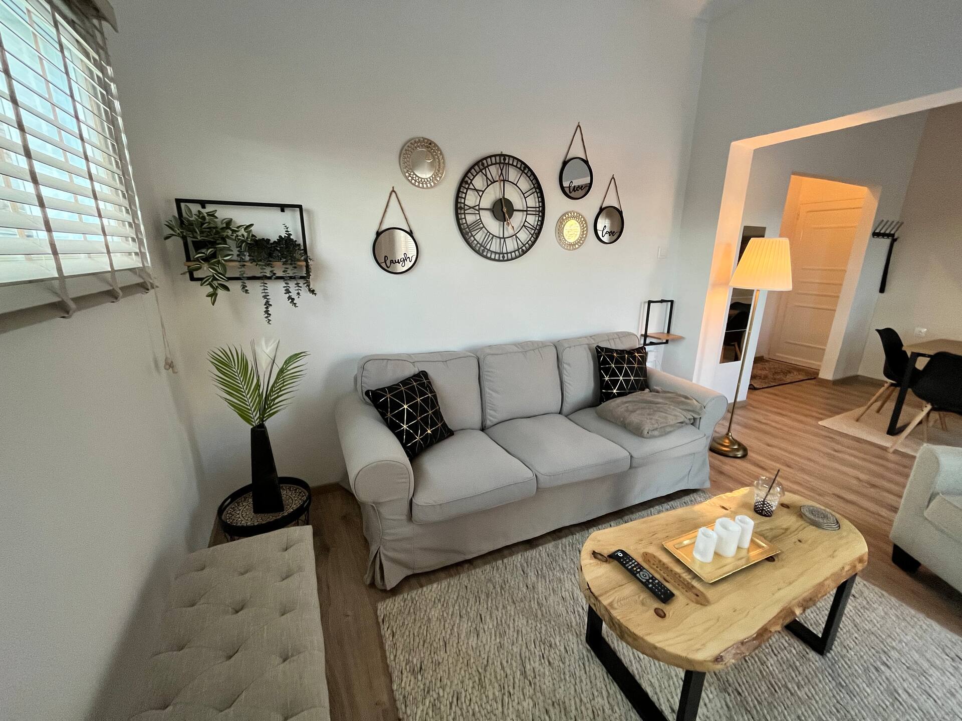 «Έλα…Δάρα» Home
