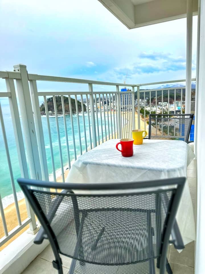 14th floor by the sea 
 (2 bedrooms + living room/kitchen)