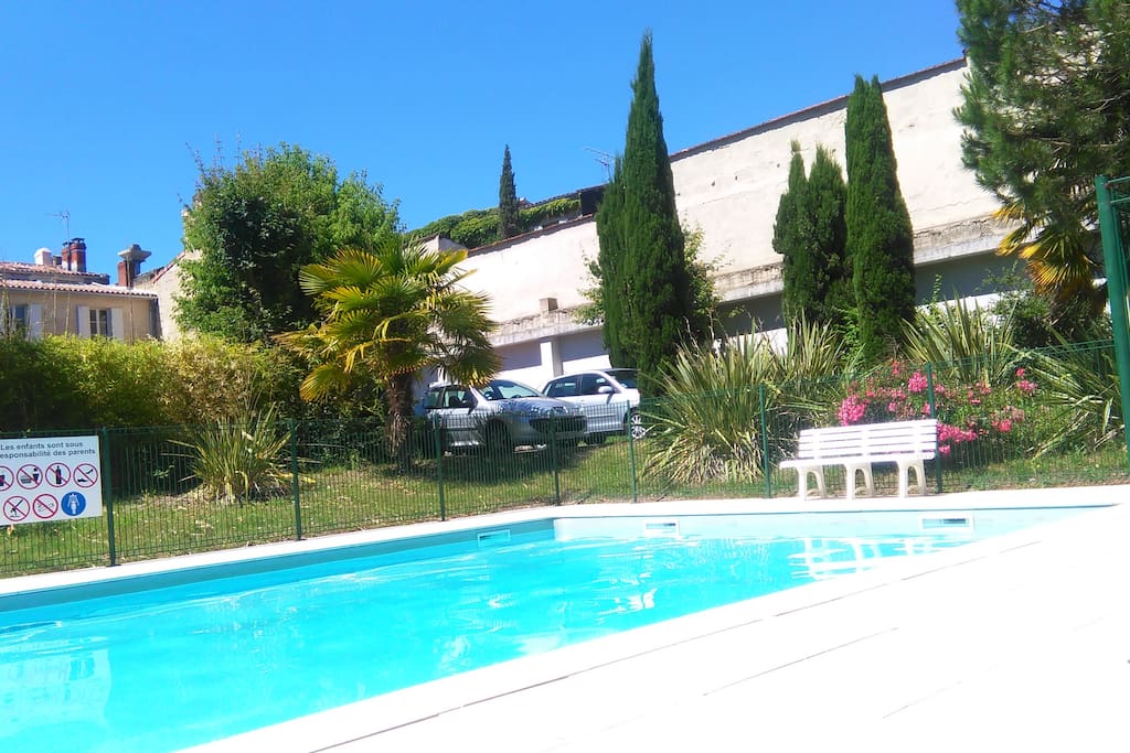 Piscine extérieure et jardins