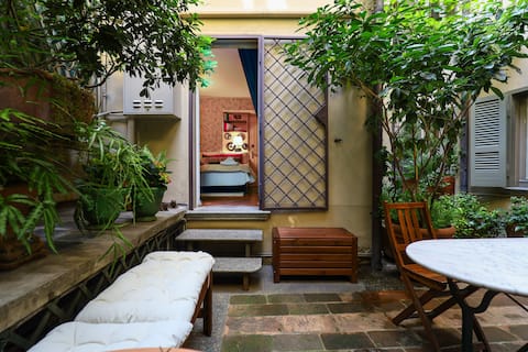 Charming tiny cozy studio with terrace  in Brera