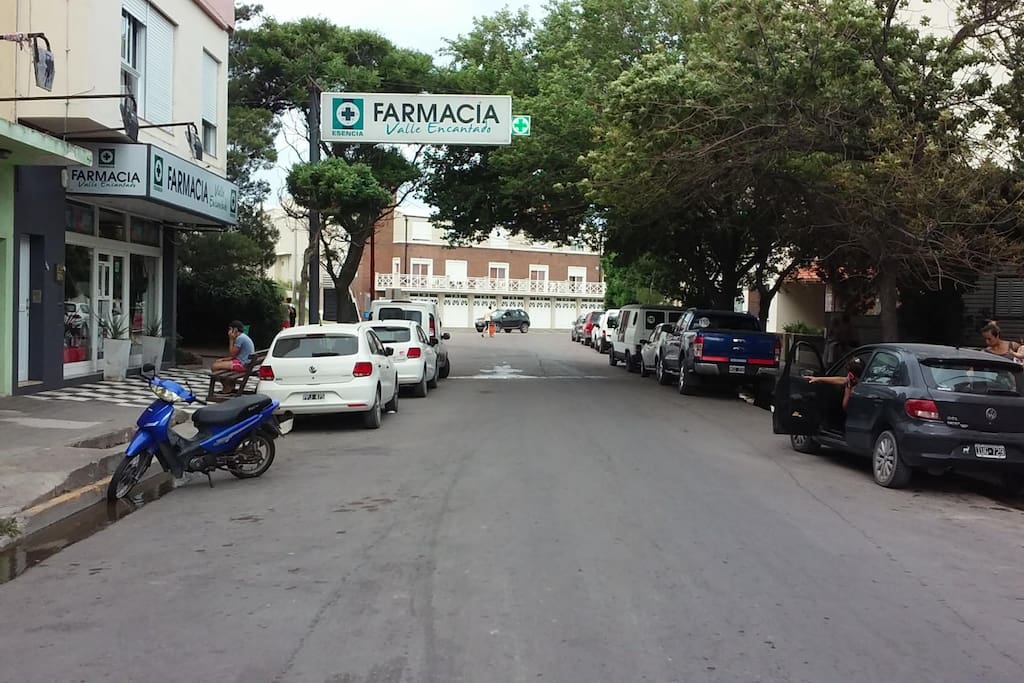 Calle Valle Encantado y a dos cuadra peatonal