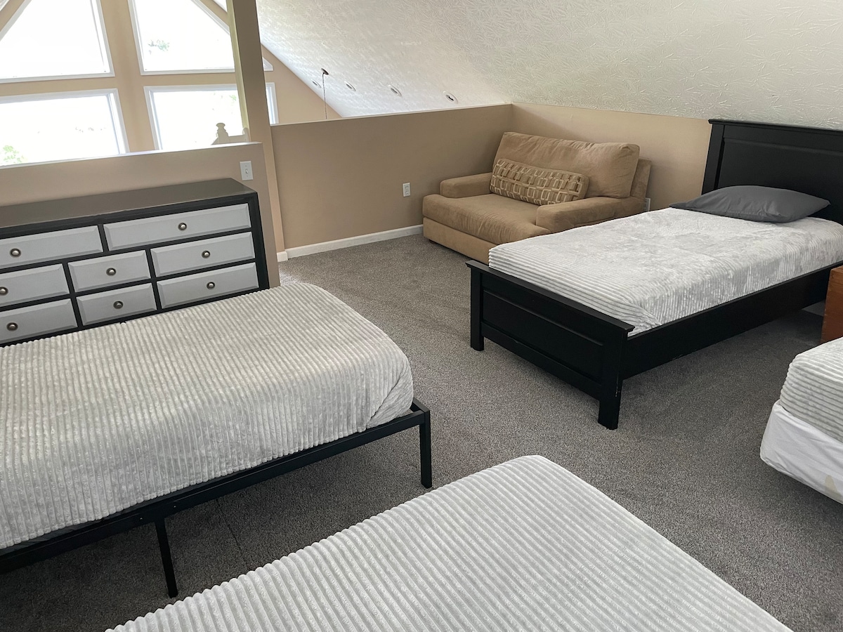 Საძილე ლოფტი 4 ტყუპი საწოლით 