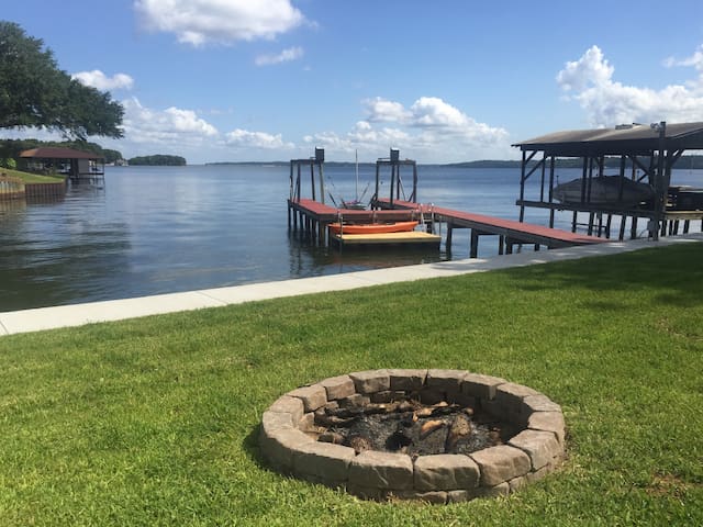 Airbnb Frankston Vacation Rentals Places To Stay Texas