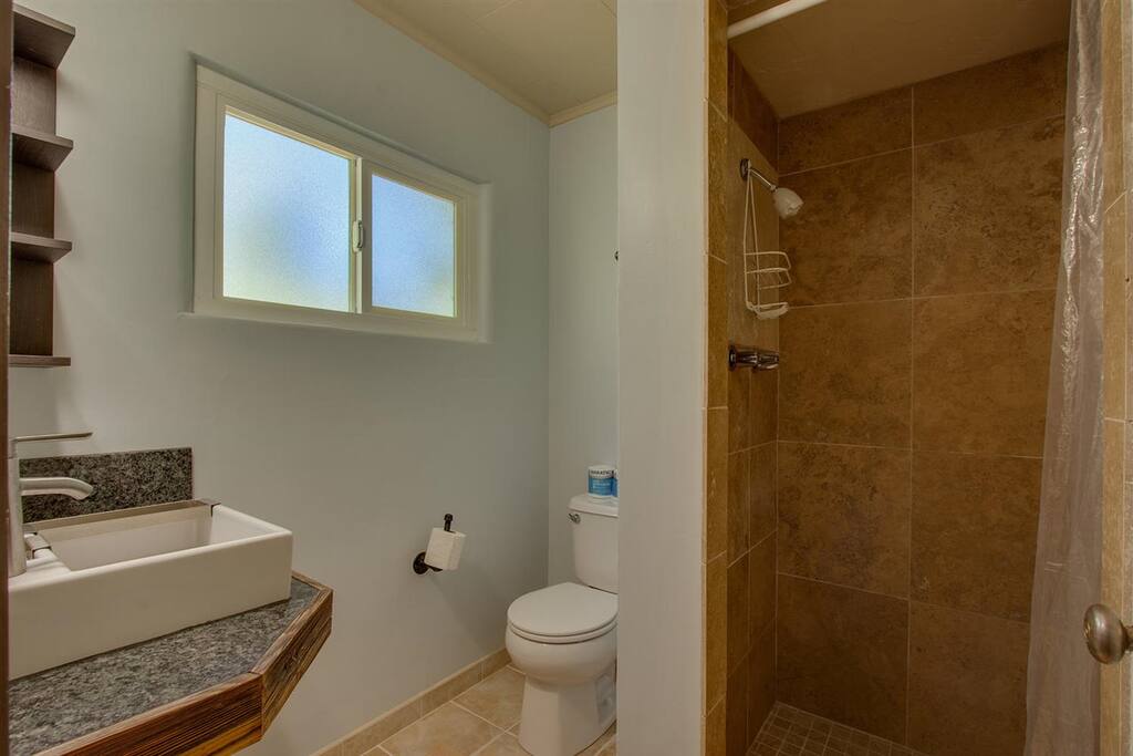 Private ensuite bathroom