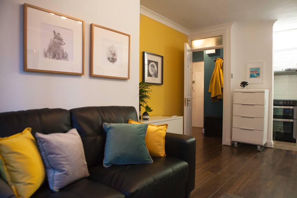 Bright and stylish living room