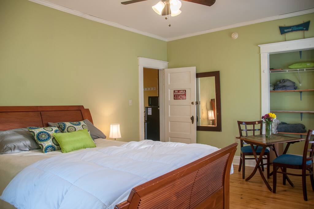 Queen sleigh bed