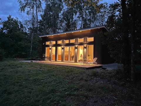 Lake cottage with fireplace, sunroom & scenic surroundings