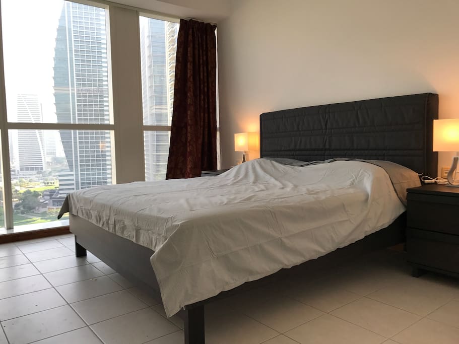 Bedroom with king size bed