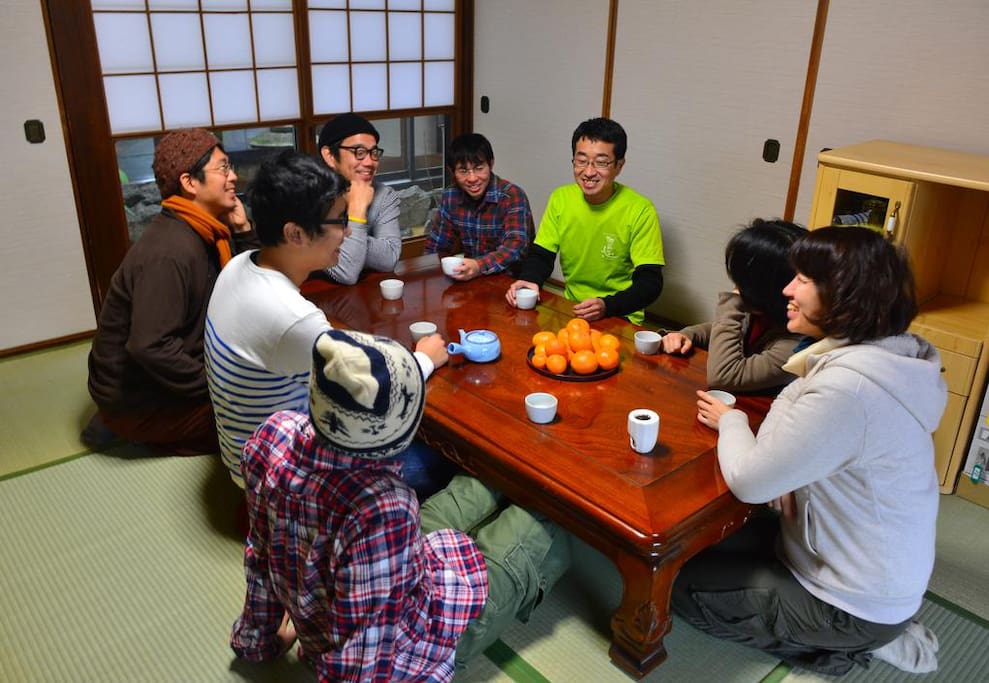 日本全国、いえ世界各地から旅人さん達が集まり、ここが良かった、ここの名物は食べたほうが良い!などの旅談義が繰り広げられます。