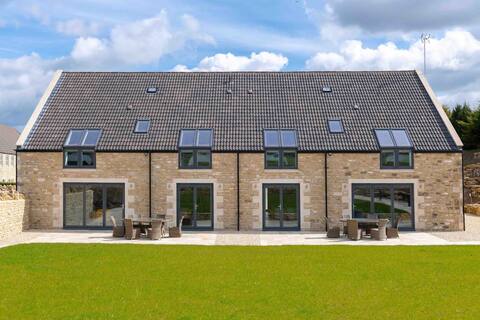 10 Bedroom 10 Bathroom Property - Sleeps 20