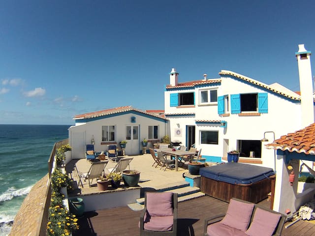 Cabana do Mar-Azenhas do Mar-refuge over the sea