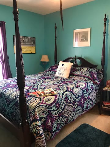 Joie's room 
Noone under 18
No parking in driveway