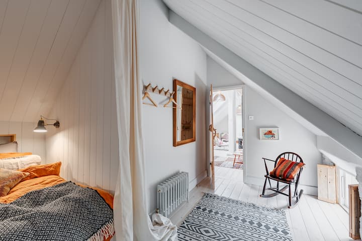 spálňový kútik na poschodí