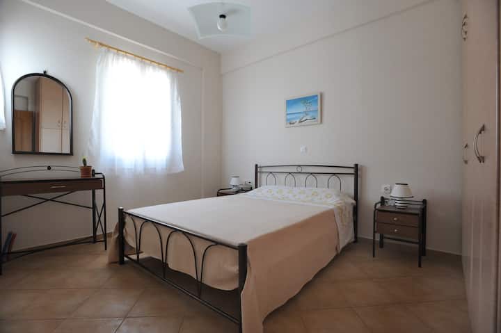 Dormitorio con cama doble. 