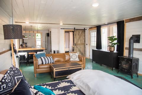 Adorable Cabin in Historic Downtown Pagosa!