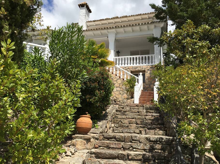 Entrance with stairs