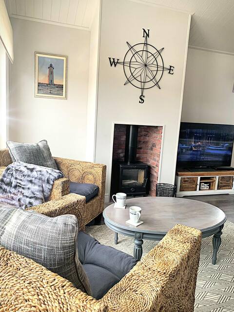Top Airbnb: The Bay, Luxury Beach House, Beach & Pool Access in Filey