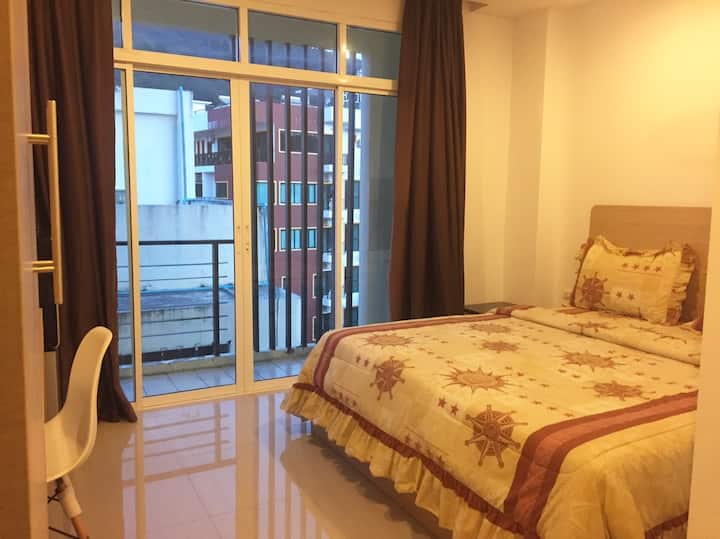 สตูดิโอพร้อมระเบียงห้องนอน