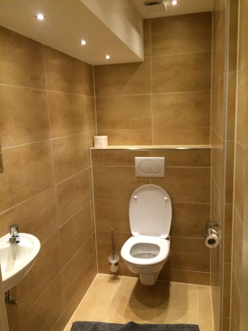 Eigenes WC + Gemeinsames Bad