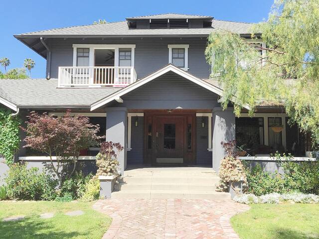 4 Bedroom Classic Hollywood Craftsman w/Pool & Spa gallery image 5