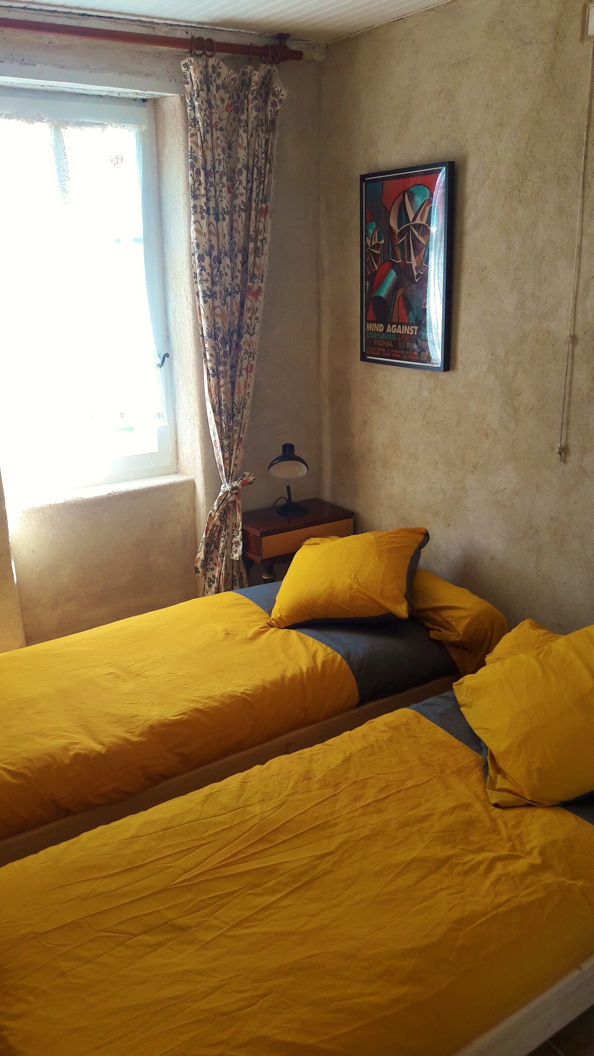 一楼的小双床卧室（可堆叠）