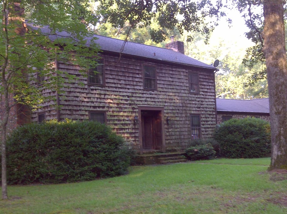 Our Deerwood home has 5 bedrooms, 5.5 baths, sleeps 10 and is set on 151 acres with 2 lakes, 3-miles of pathways and only 10 minutes or 4 miles from the Mississippi State University campus. It is a perfect for MSU game day weekends, reunions, weddings and other retreats/events. Enjoy watching wildlife on our deck in a peaceful setting or take a walk to the back lake.