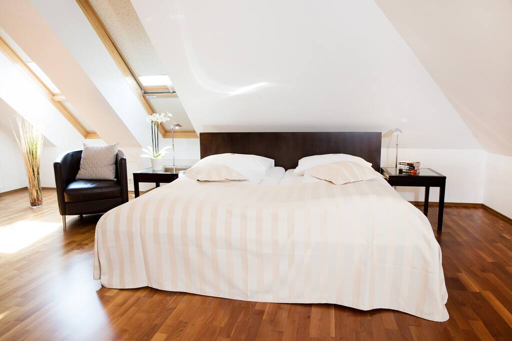 Schlafzimmer 1