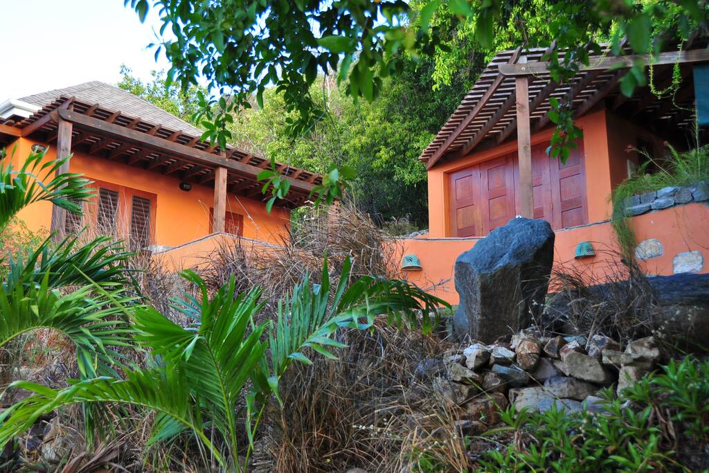 Private cottage stunning view! Cottages for Rent in Cobbs Cross Hill