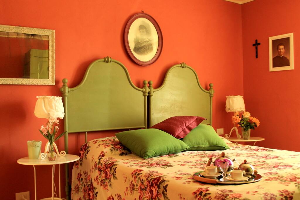 La camera da letto matrimoniale del trilocale