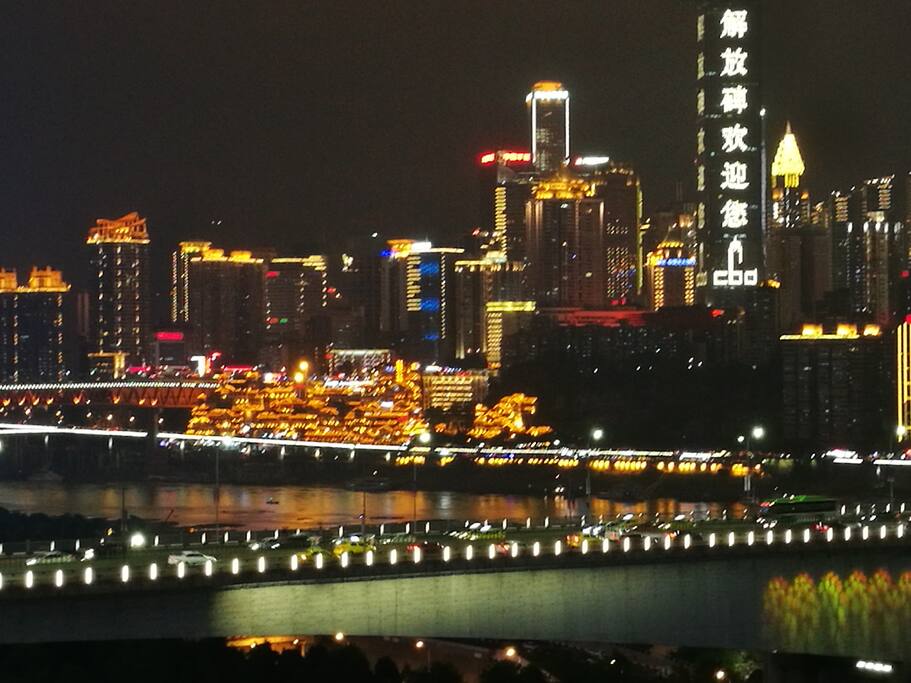 房间所见重庆夜景