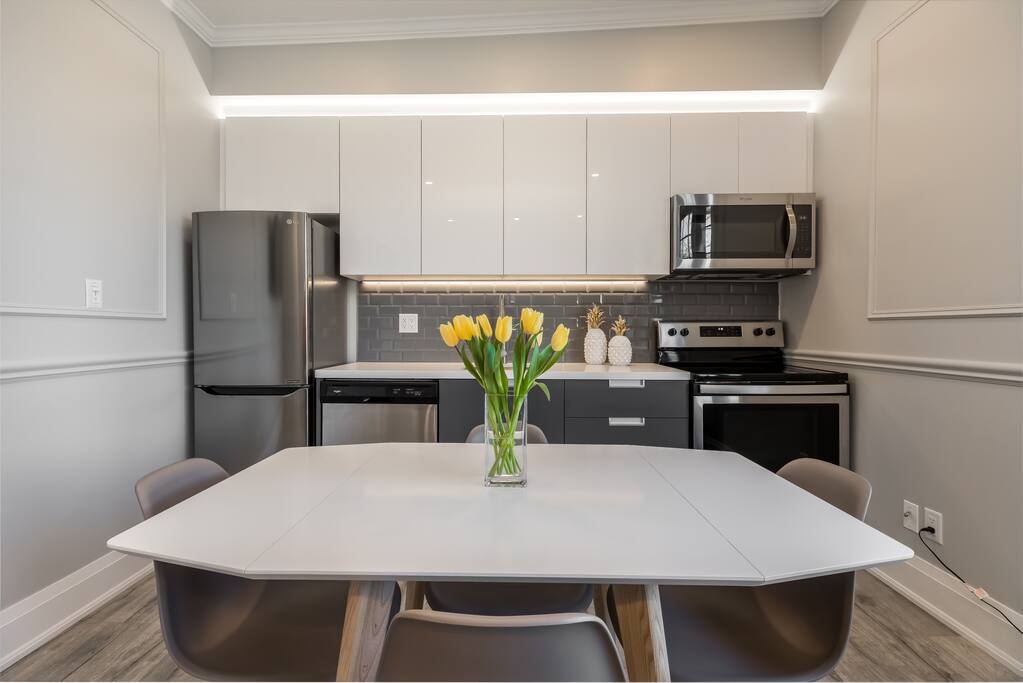 Dining / Kitchen Area