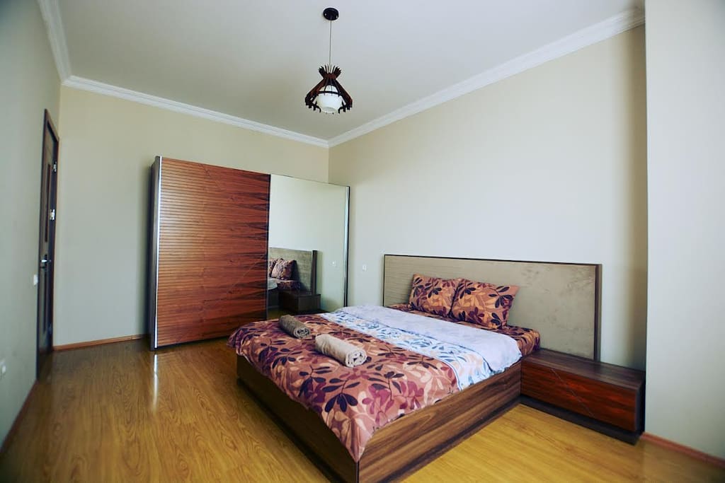 King size bedroom