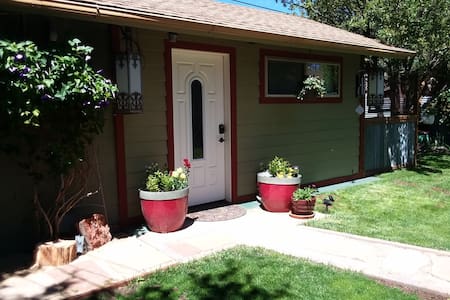 Full Circle Cottage-No Cleaning Fee! Downtown!!