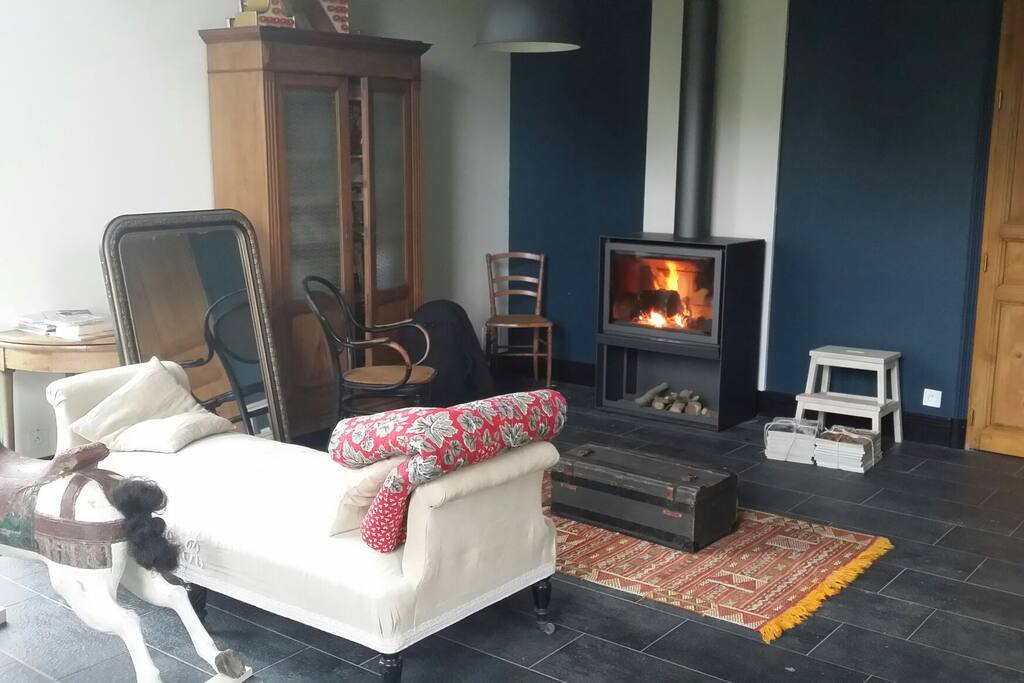 un poêle de 16 Kw qui peut chauffer toute la maison en plus du chauffage au sol