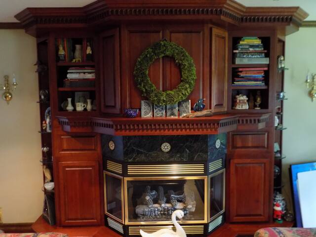 250 ‘ Sandy Beach 4 Bdrms Quite Lake-Stillwater gallery image 3