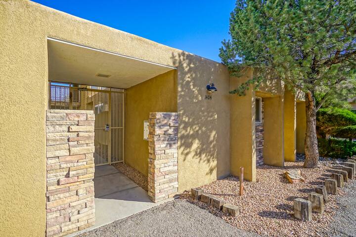 Abq Uptown Condo 2bd 1ba Near I 40 Pet Friendly Apartments