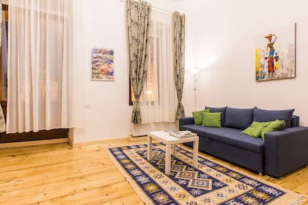 Adorable  City Center Apartment with Balcony ★81★