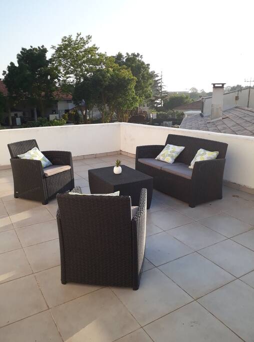 Terrasse en hauteur. Idéal pour observer le coucher de soleil .