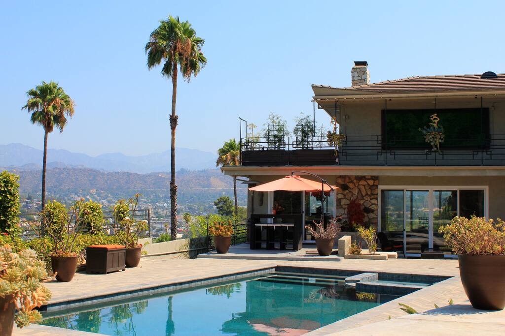 Relax, unwind and enjoy the beautiful LA weather!