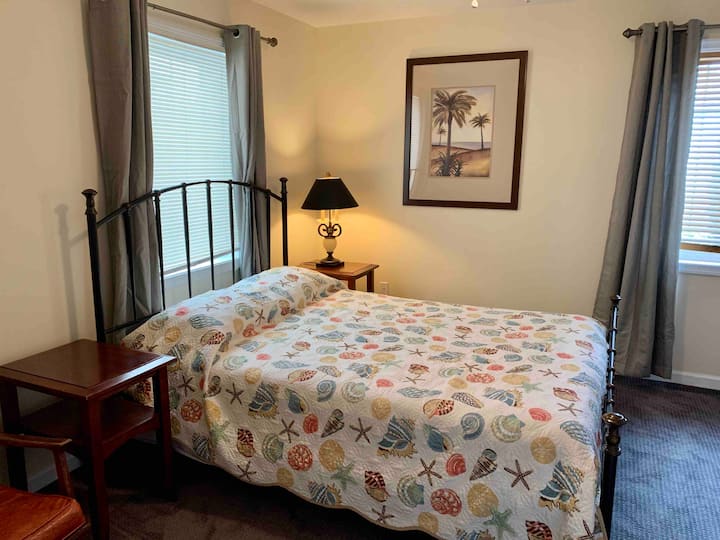 חדר שינה ראשי בקומה הראשונה 