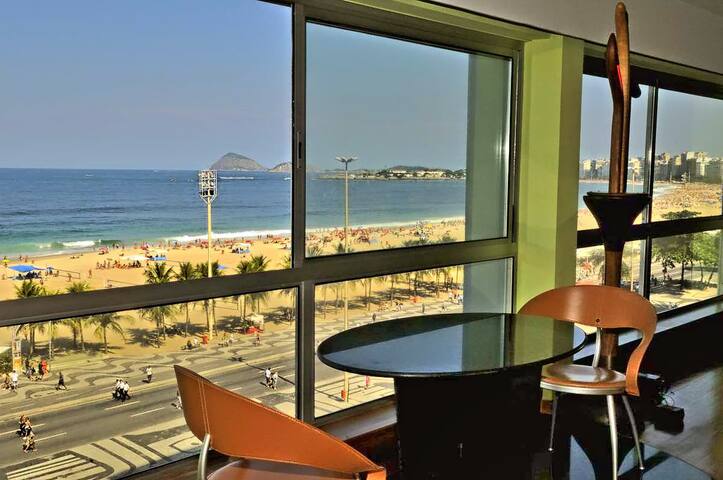 Front Beach 4-Bedroom Apartment gallery image 5