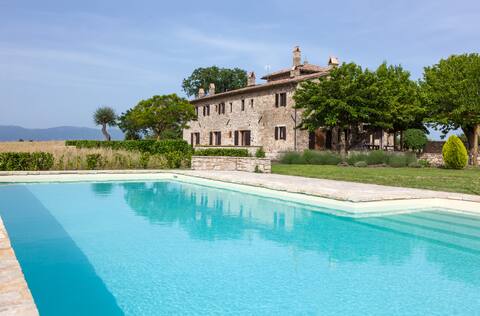 TENUTA PULCERIA luxury & spacious, huge pool, A/C
