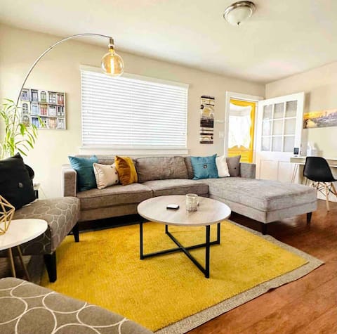 Popular Airbnb listing: 3 Bedroom Bright & Breezy Bungalow. S. Central ATX in South Manchaca