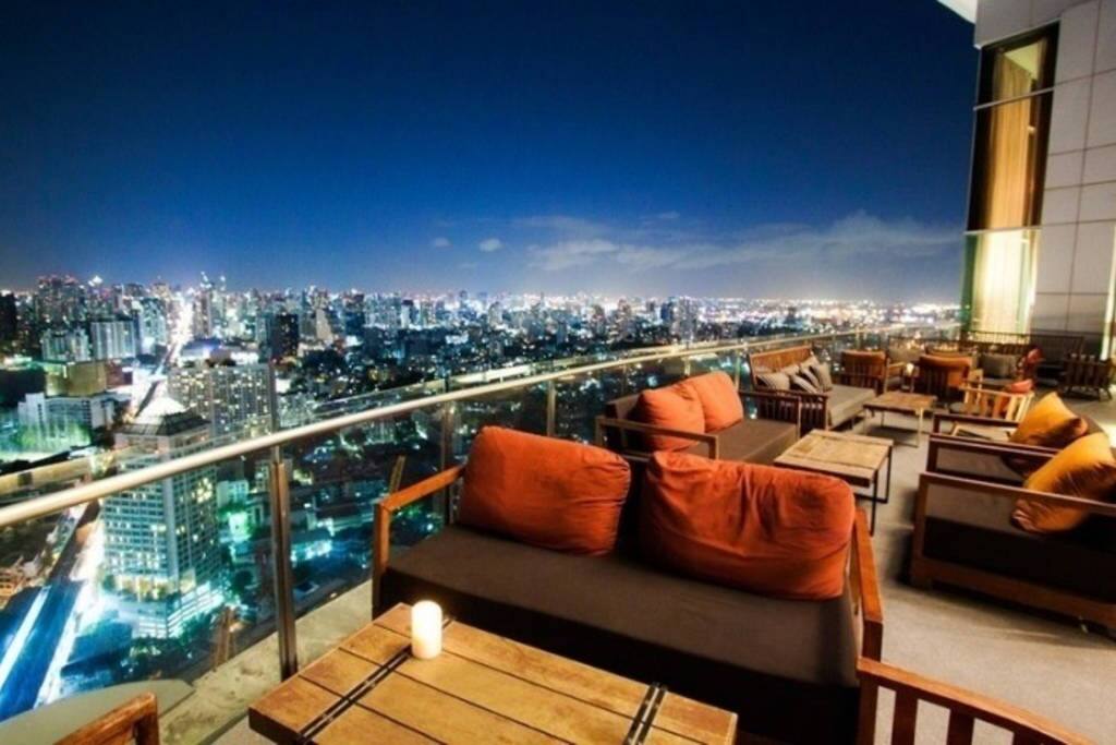 Stunning nightly views from Sky Bar