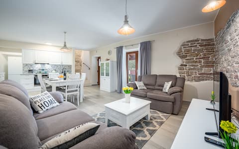 Top performing Airbnb: Holiday home Angelina in Grad Pazin