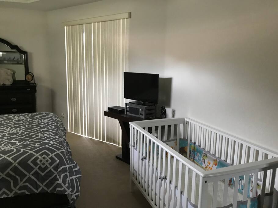 Crib in master king