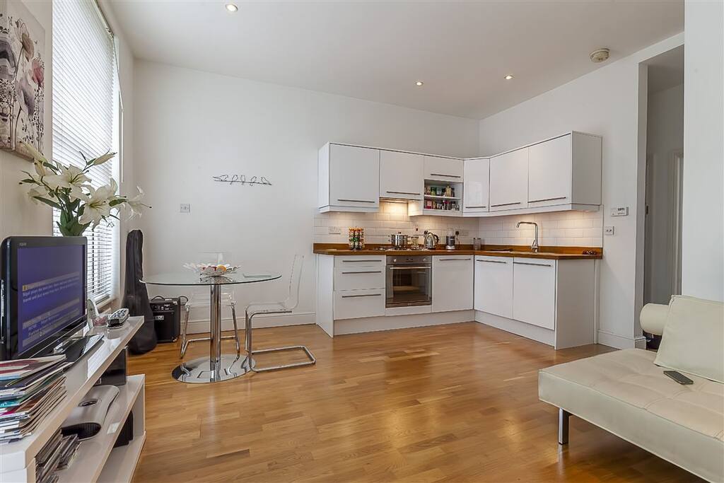 Living area/kitchen